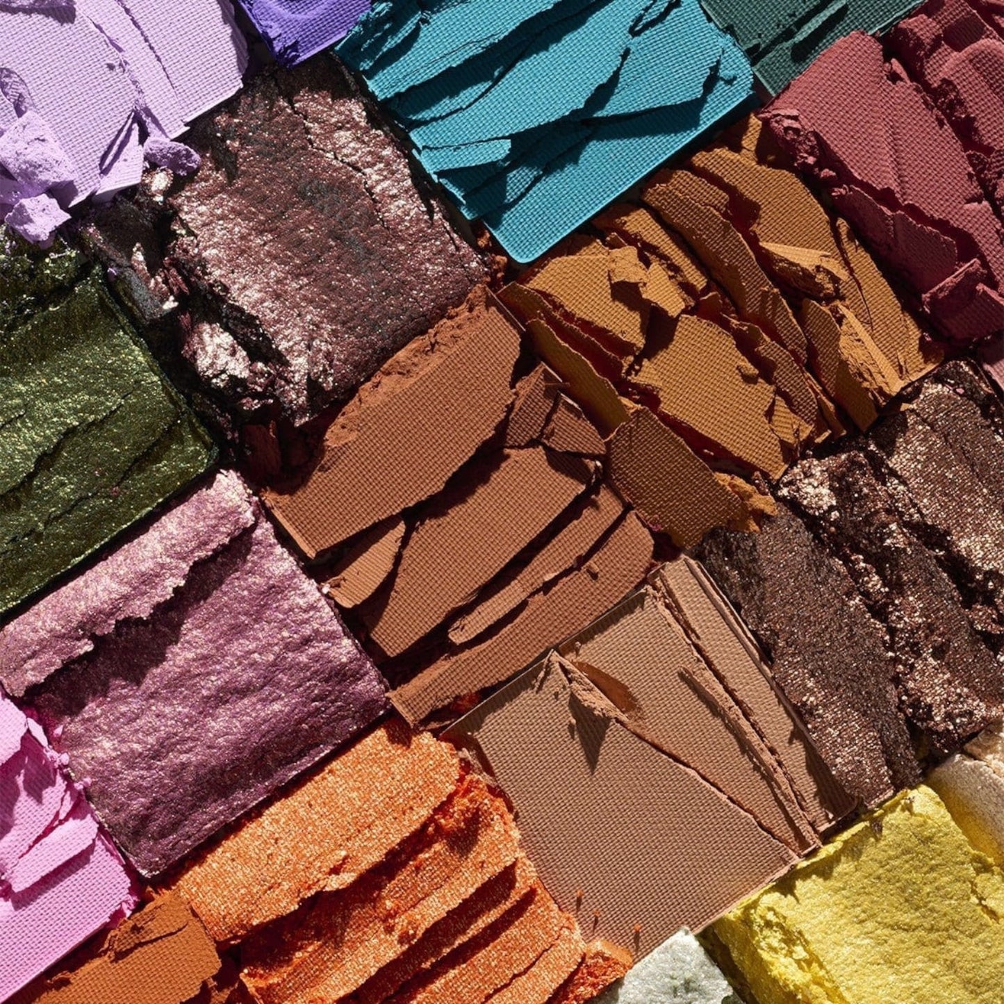 OVERDRESSED SHADOW PALETTE LUIS TORRES X BEAUTY CREATIONS