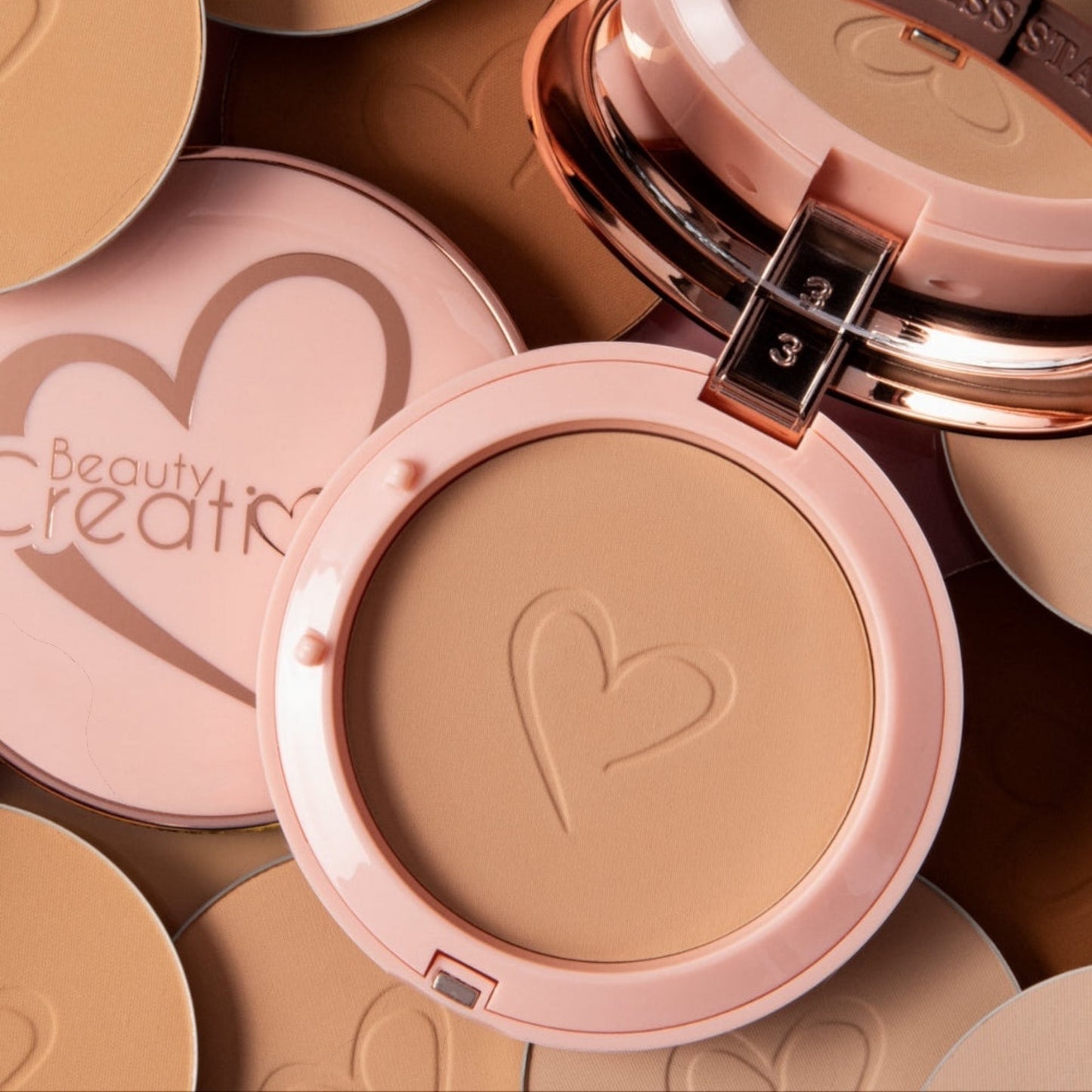 FLAWLESS STAY POWDER FOUNDATION BEAUTY CREATIONS