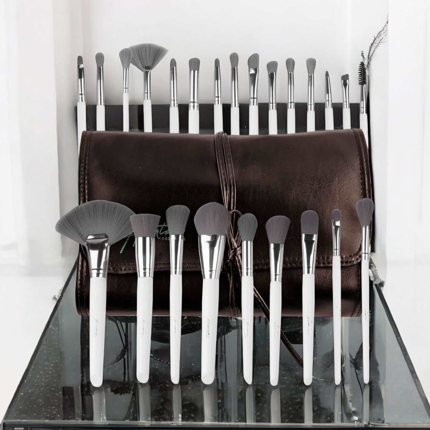 MAJESTIC SILVER LIMITED EDITION 24 PIEZAS ARANTZA COSMETICS